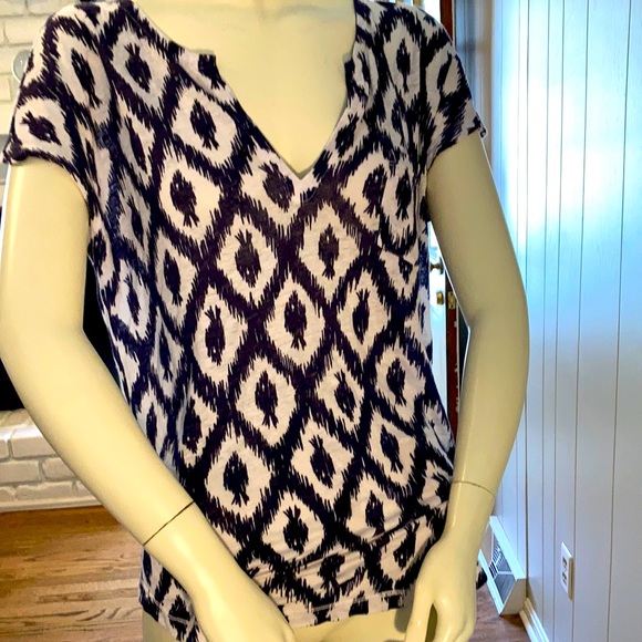 Lilly Pulitzer linen pint tee. - Picture 2 of 5